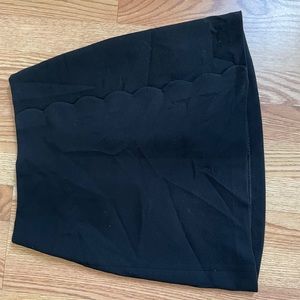 Club Monaco mini scalloped black skirt